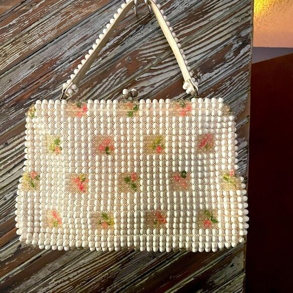 Vintage Handbags - Beautiful vintage beaded purse  